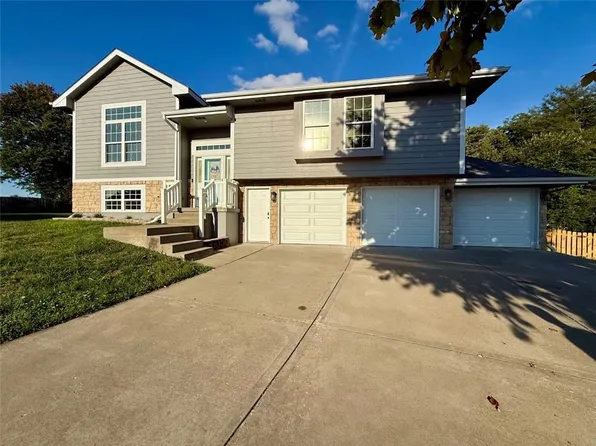 2302 Woodland Cir, Kearney, MO 64060