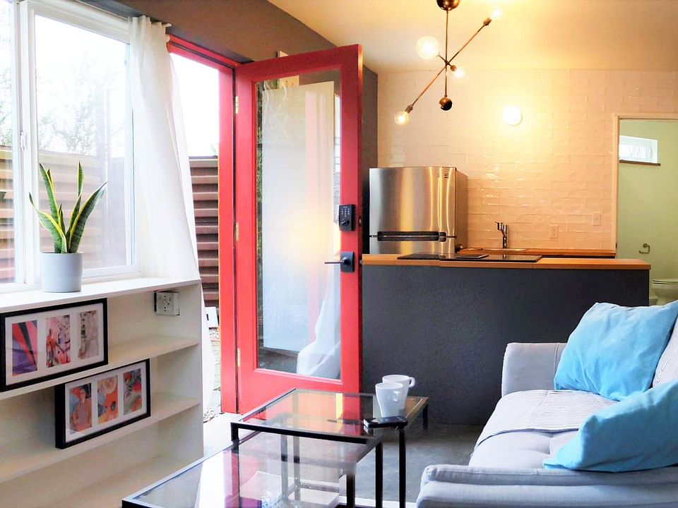 _Awesome interior! Loved our stay. Perfectly clean too._ - Ciara