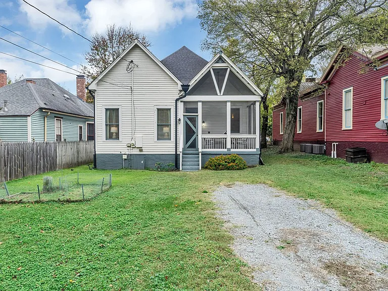 908 Fatherland St — Photo 23