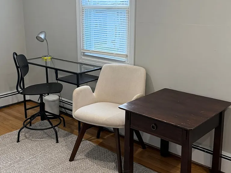 Modern and elegant desk that combines style and functionality for your workspace.