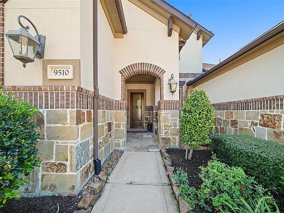 5th image of 9510 Spring Rose Dr