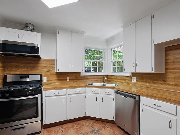 1212 Bentwood Rd — Photo 9