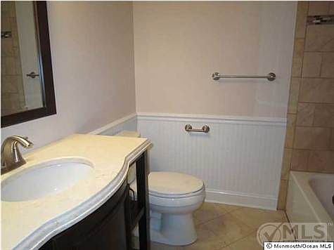 4th image of 22 Canterbury Ln