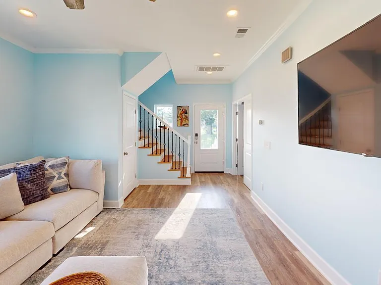 116 Acacia Ave — Photo 3