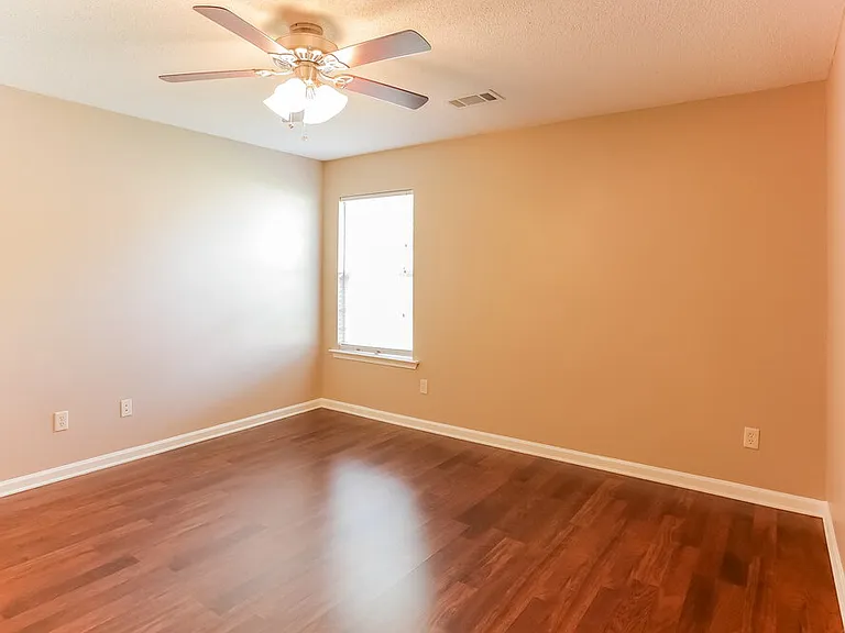 4064 Sidlehill Dr — Photo 9