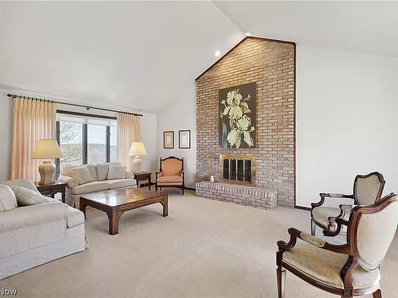 3rd image of 3877 Palisades Dr