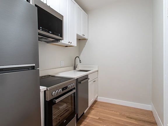 4th image of 18 Fitzhenry Sq #4