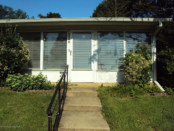 2nd image of 531D Dartmoor Ct #100D