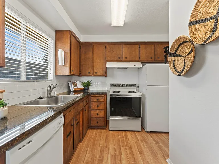 5484 Riverside Blvd — Photo 3