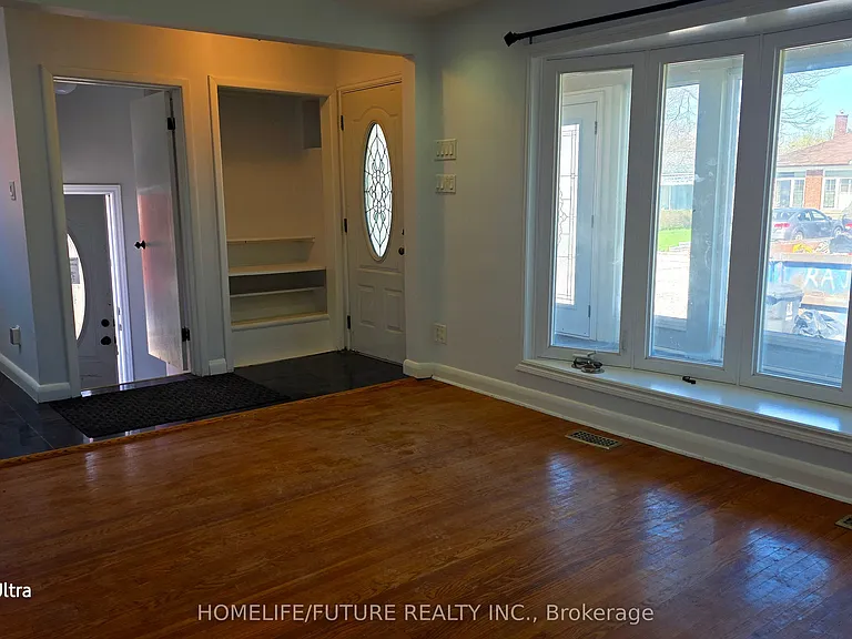 37 Miramar Cres #UPPER — Photo 13