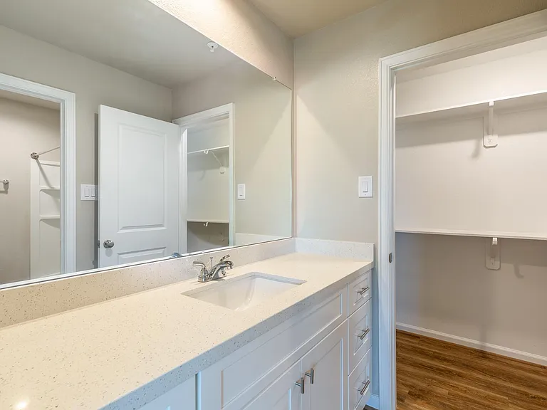 219 Park Place Cir #D — Photo 8