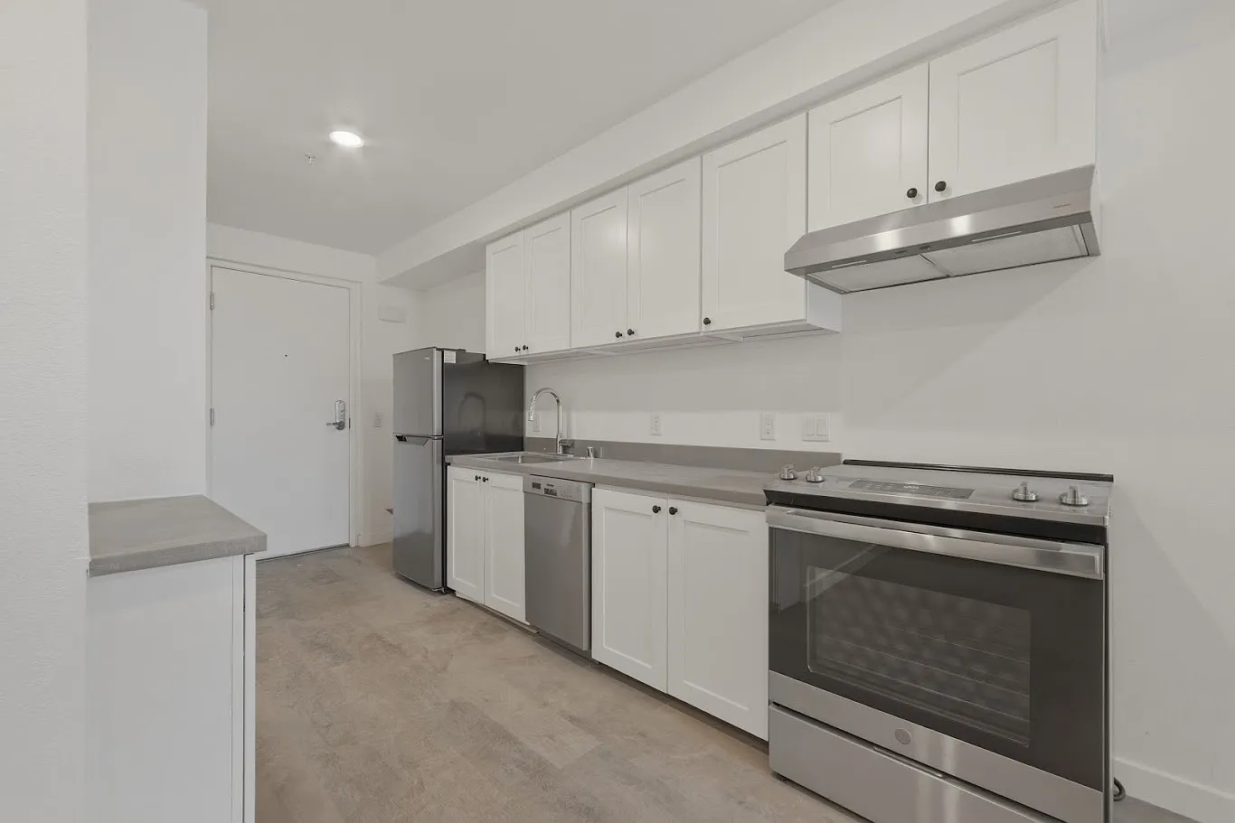 6200 S Broadway — Photo 1