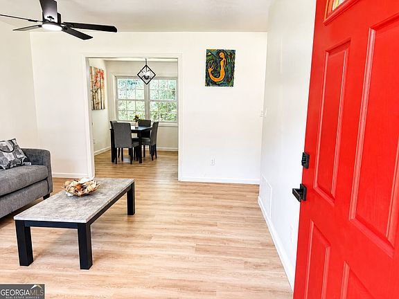 3rd image of 506 Windsor Dr