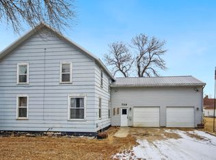 708 4th St, Ipswich, SD 57451