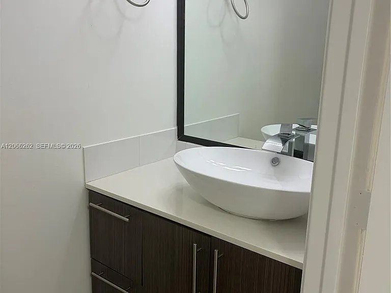 2578 Cordoba Bnd #2578 — Photo 4