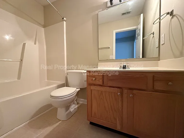 3930 Fountain Village Cir — Photo 11