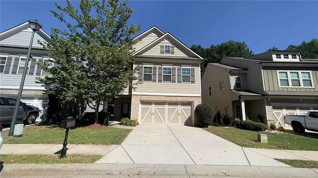 4 bed, 2.5 bath, 2420 sqft, $2,300 — Photo 1