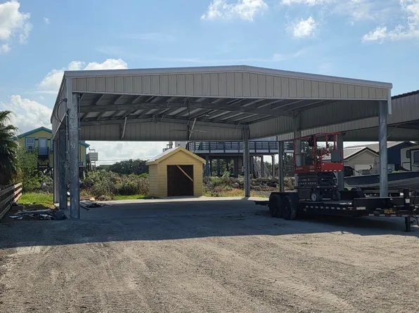 220 Cypress Ln, Grand Isle, LA 70358