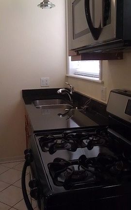 2nd image of 5158 W Melrose St