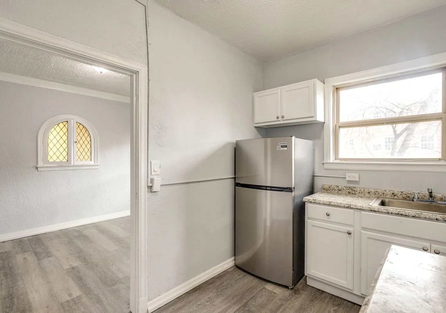 2 bed, 1.0 bath, $1,249 — Photo 1
