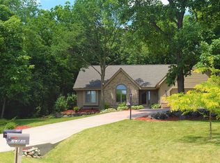 S45W25740 Red Oak Ct, Waukesha, WI 53189