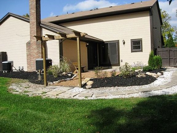 Privacy Fence Yard - Patio - Landscape