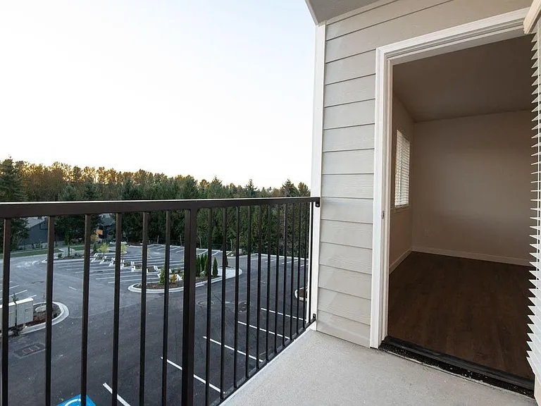 A typical patio/balcony at Huntington Place Apartments
