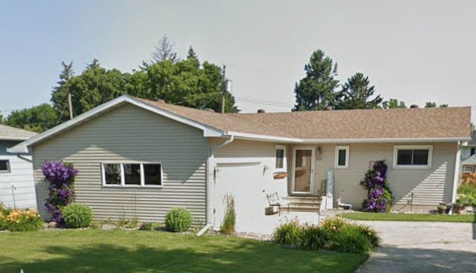 1st image of 516 14th Ave N