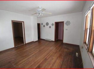 522 E 3rd St, Hoisington, KS 67544