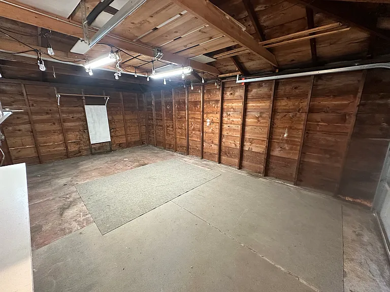 6824 Waveland Ave — Photo 17