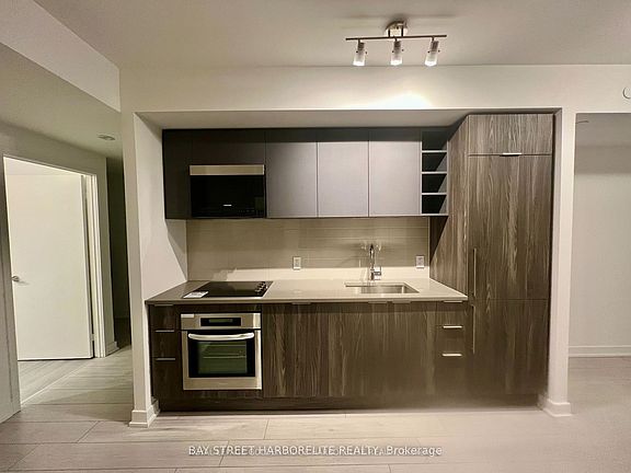 2nd image of 2033 Kennedy Rd #2810