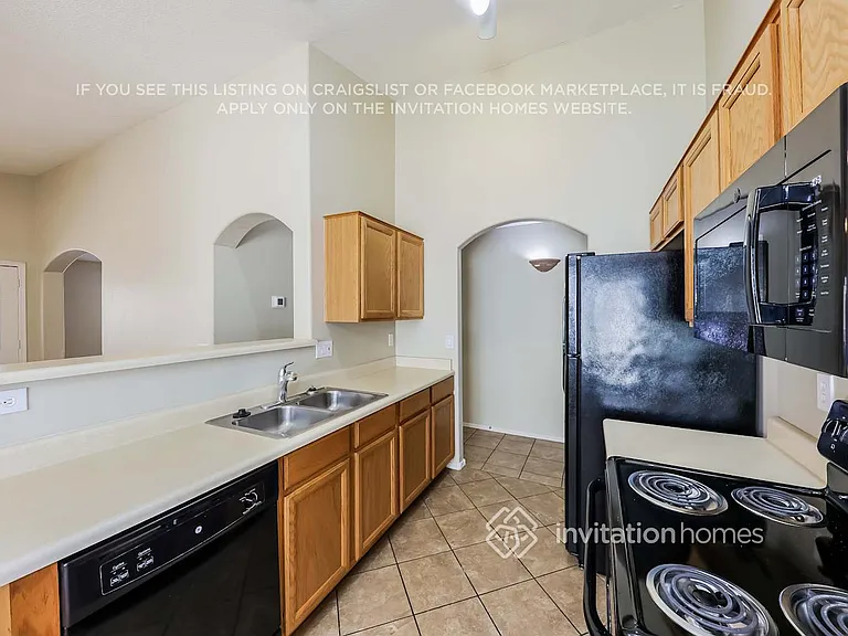 12910 W Holly St — Photo 5