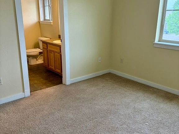 5th image of 2750 Marlyn Ct APT B
