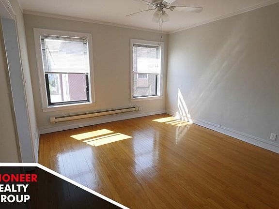 4th image of 1115 W Oakdale Ave #11253A
