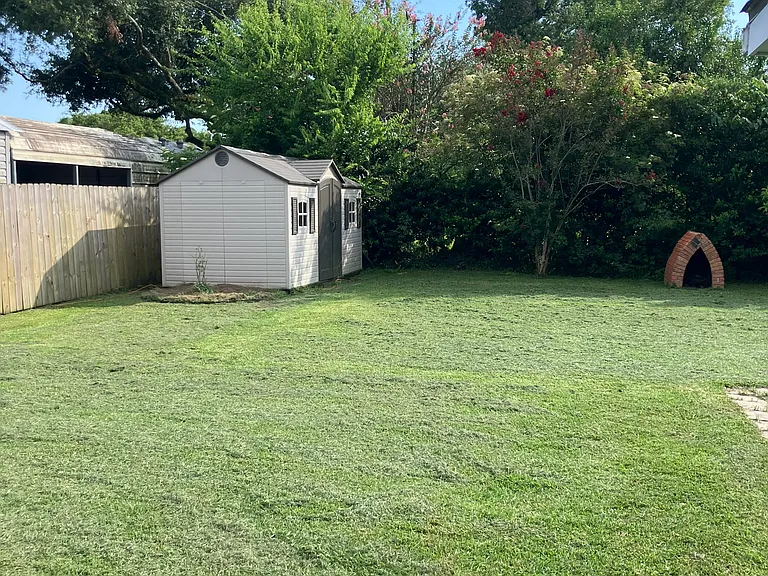 901 Dulles Dr — Photo 10