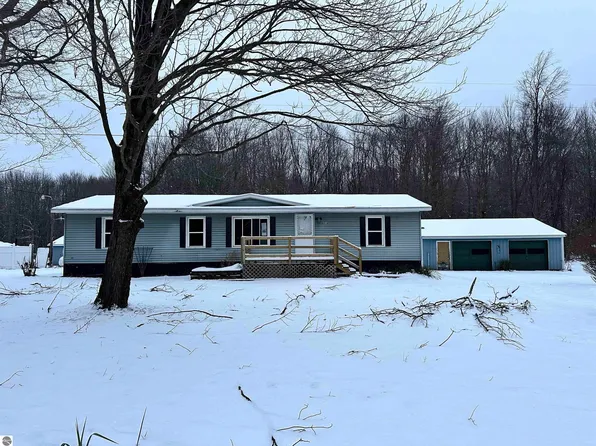4564 W Bawkey Rd, Farwell, MI 48622