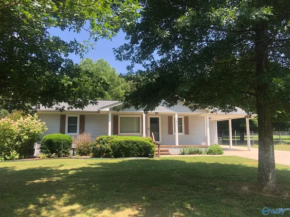 1812 Lindsay Ln N, Athens, AL 35613