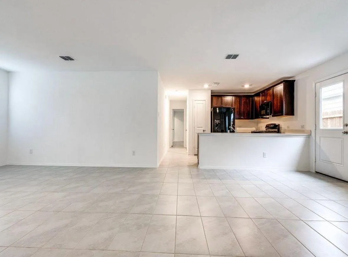 3601 Kinglet Ct — Photo 2