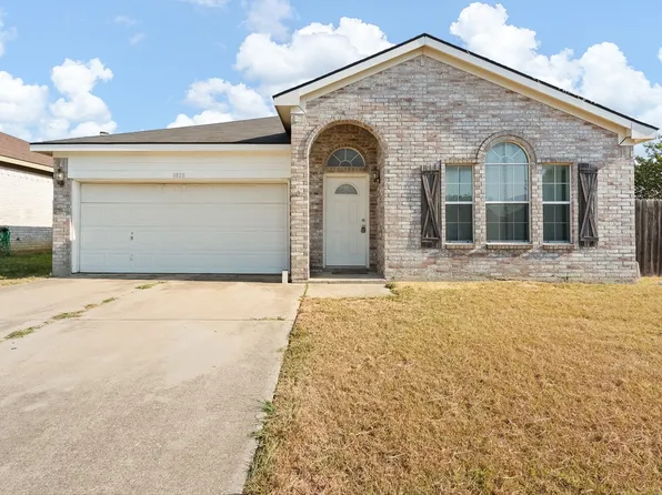 1025 Buffalo Springs Dr, Fort Worth, TX 76140