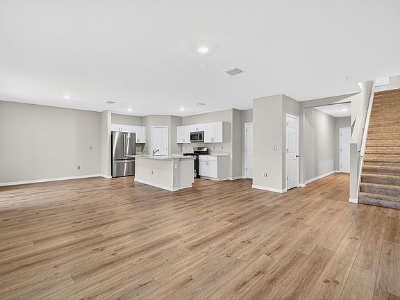 5th image of 12924 Camarillo Pl