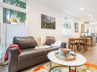 9413A Roosevelt Way NE #ID1035915P, Seattle, WA 98115