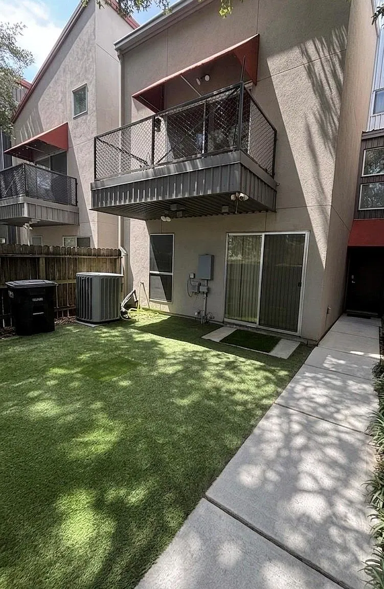 2 bed, 2.5 bath, 2121 sqft, $2,250 — Photo 2