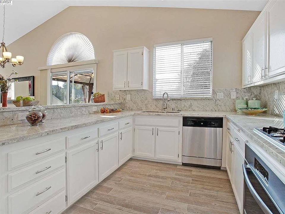 1st image of 2443 Cherry Hills Dr