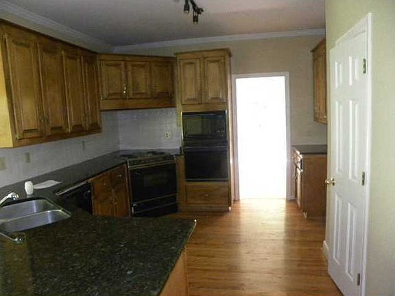 5th image of 4703 Claridge Way NE
