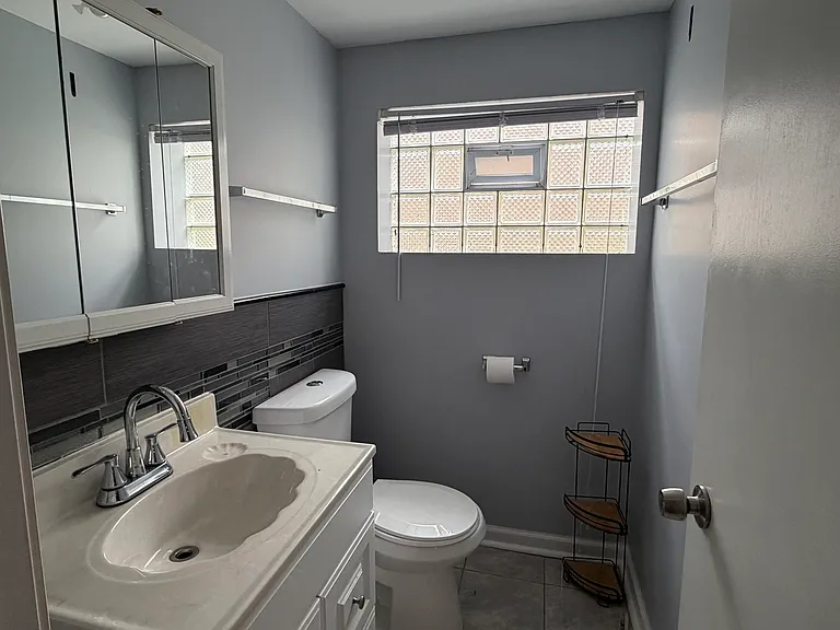 8201 S Homan Ave — Photo 15
