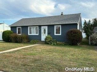 41 Halycon Rd, Lindenhurst, NY 11757