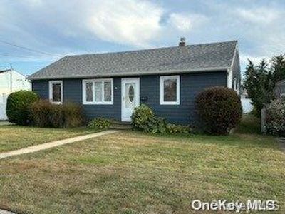 41 E Halycon Road, Lindenhurst, NY, 11757