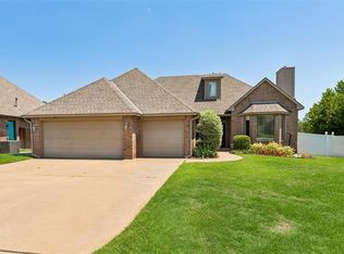 2214 Cedar Pointe Cir, Edmond, OK 73003