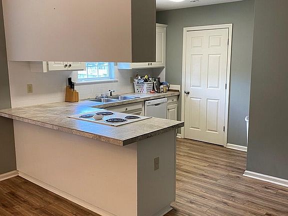 3rd image of 3819 Pondside Cir