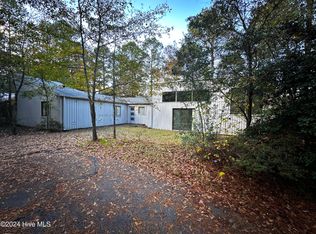 916 Rays Bridge Rd, Whispering Pines, NC 28327